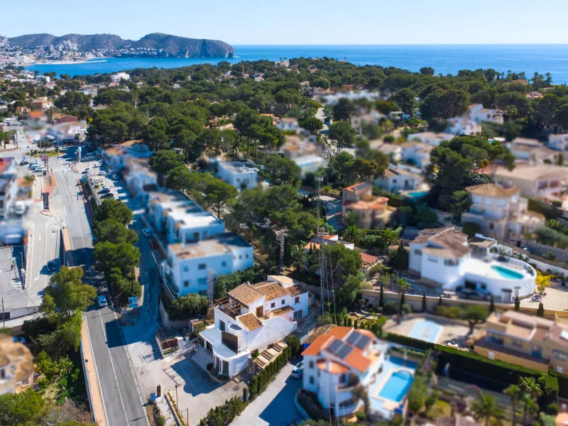 Gewerbeimmobilie mit Wohnung in Benissa mit Meerblick