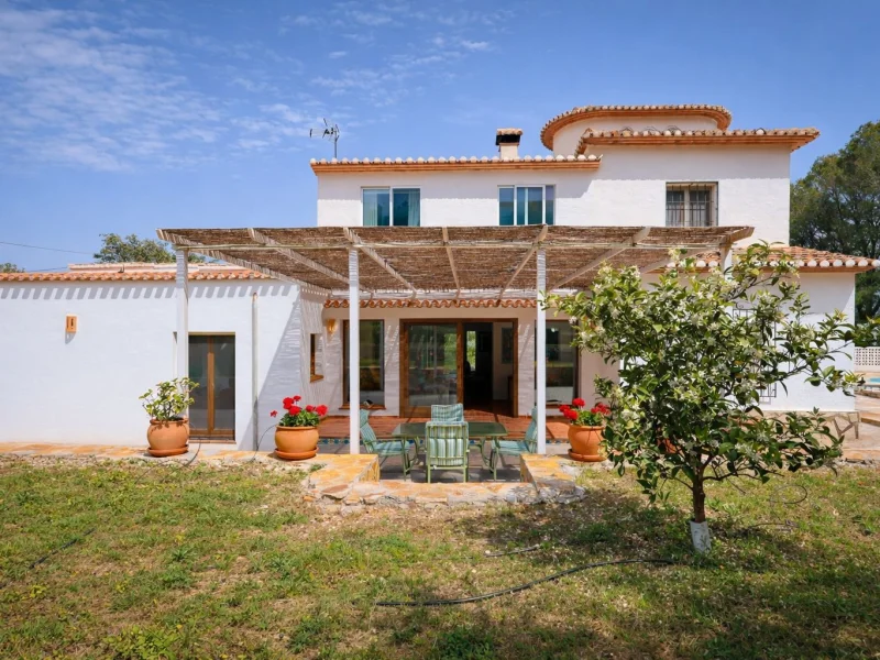 Charmante Villa in Dénia mit privatem Pool und Obstgarten