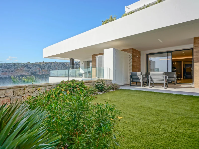 Moderne Wohnung in Benitachell, Cumbre del Sol mit Garten