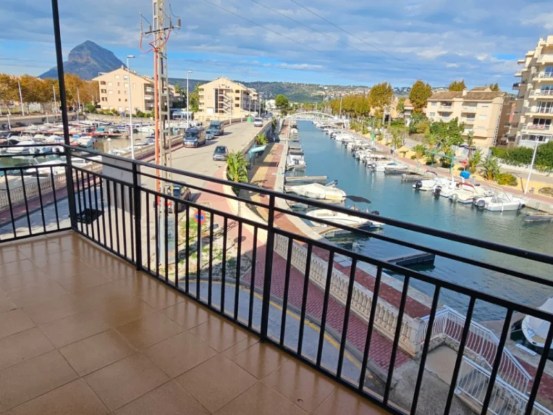Apartment mit drei Schlafzimmern und Hafenblick in Playa del Arenal, Jávea