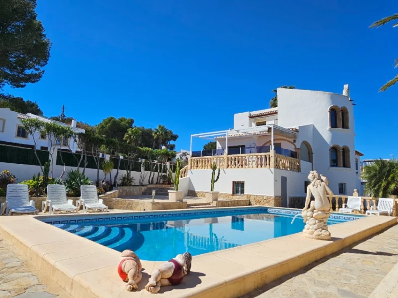 Villa mit vier Schlafzimmern und privatem Pool in Pinosol, Jávea