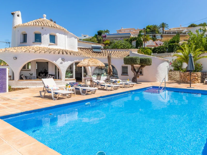 Villa in Benissa-Baladrar: 3 SZ, 3 BZ, Pool & Meerblick!