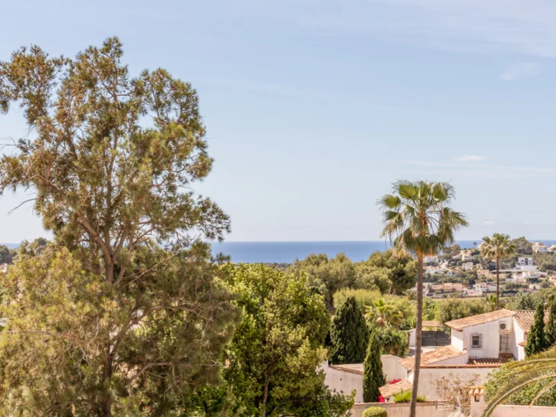 Villa in Moraira: Exklusives Wohnen mit Garten