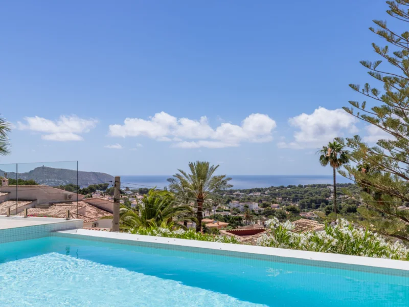 Villa zu verkaufen in Moraira, Benimeit mit privatem Pool und Panoramameerblick