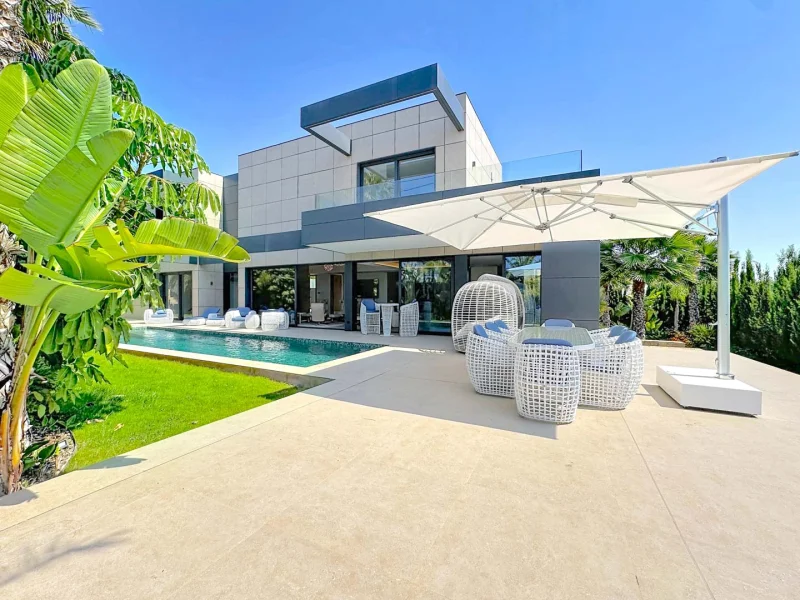 Luxusvilla zu verkaufen in Calpe mit Panoramameerblick und privatem Pool