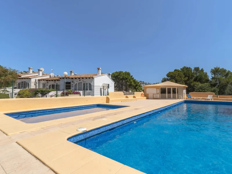 Bungalow zu verkaufen in Moraira Park, Pinar de l'Advocat - Cometa mit Gemeinschaftspool