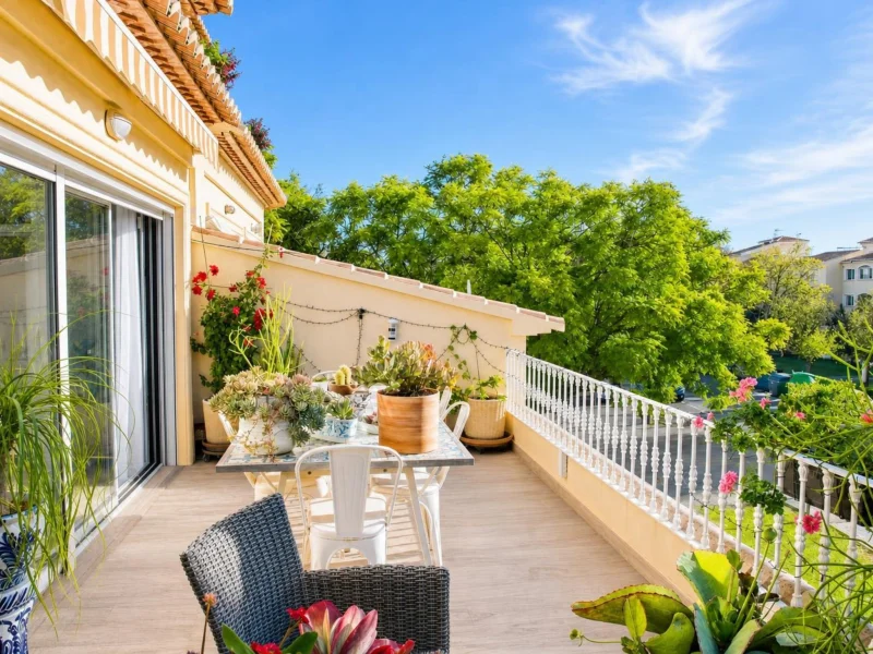 Wohnung zum Verkauf in Jávea, Puerto mit großer Terrasse, Parkplatz und Abstellraum