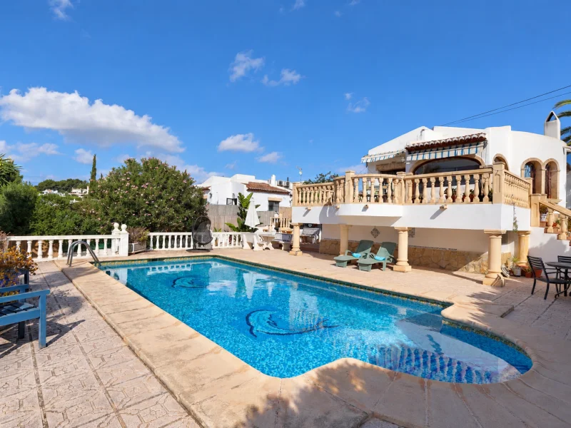 Villa zu verkaufen in Jávea mit Privatpool und Montgó-Blick