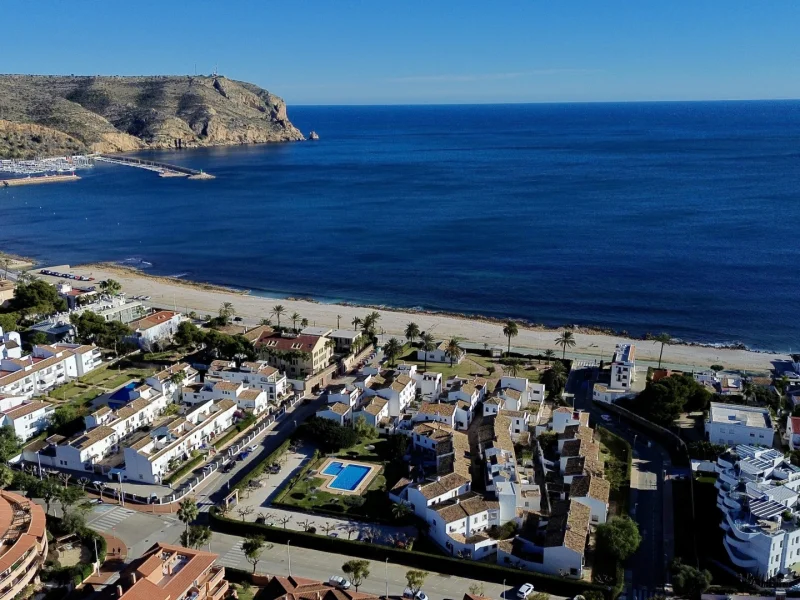 Reihenhaus zu verkaufen in Jávea mit privatem Patio und Pool