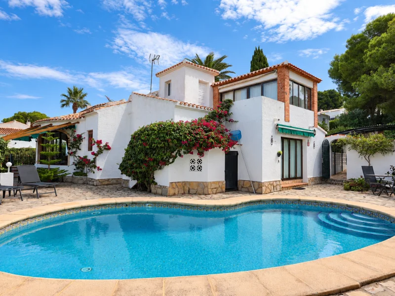 Villa zu verkaufen in Jávea mit privatem Pool und Montgó-Blick