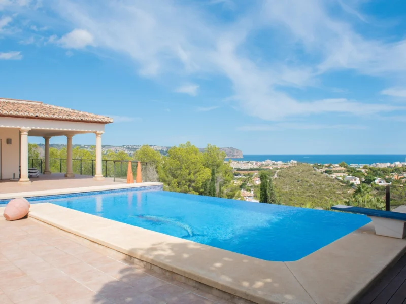 Freistehende Villa mit Infinity-Pool und Meerblick in Jávea