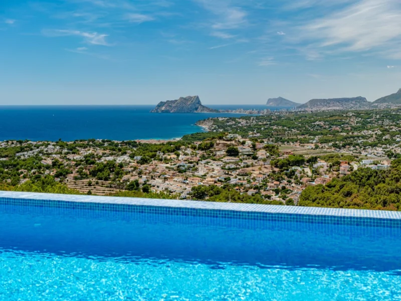 Modernes Chalet mit Infinity-Pool und Meerblick in Benitachell