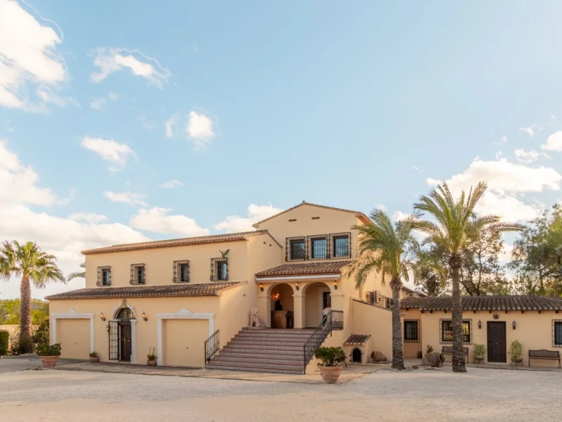 Traditionelle mediterrane Villa mit Pool und Bergblick in Jávea