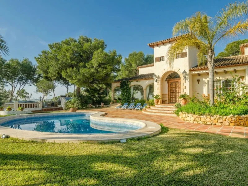 Mediterrane Villa in L'Alfàs del Pi mit Pool und Meerblick