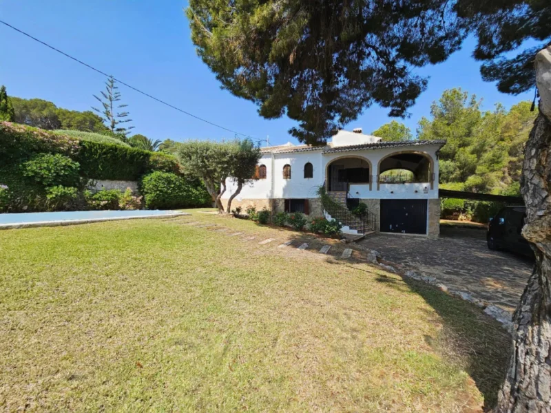 Traditionelle Villa mit sechs Schlafzimmern in Cap Martí, Javea