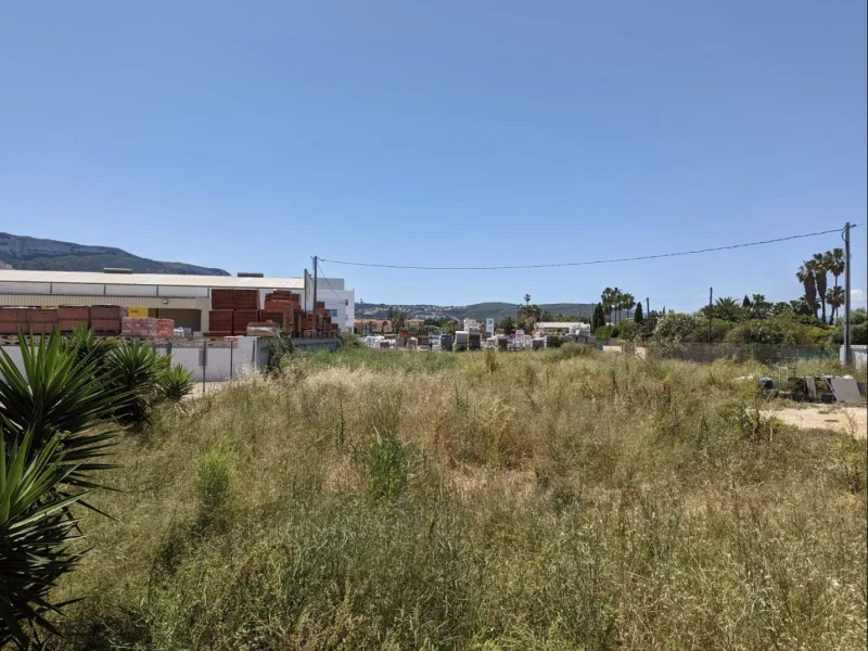 Grundstück in Dénia mit Montgó-Blick in Zentrumsnähe