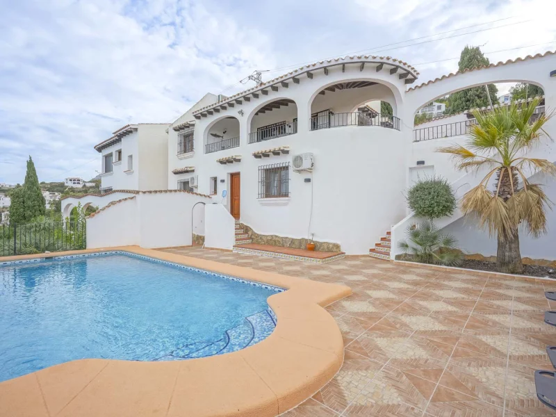 Villa zu Verkaufen in Pego mit Panoramablick und Privatem Pool