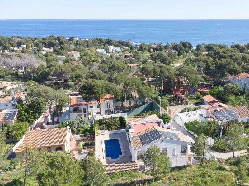 Villa in Las Rotas, Dénia mit Meerblick und großem Grundstück
