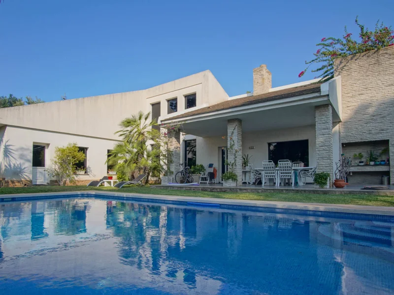 Elegante Villa in Dénia mit privatem Pool und Blick auf den Montgó