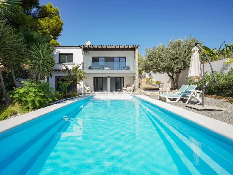 Renovierte Villa in Calpe mit Gästehaus und Meerblick