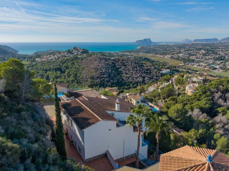 Villa mit Panoramameerblick und privatem Wellnessbereich in Moraira
