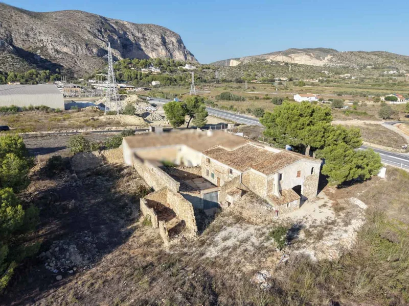 Traditionelles Reihenhaus mit großem flachem Grundstück in Teulada