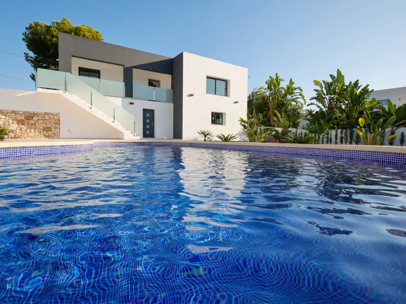 Moderne Villa in Calpe, El Carrió mit Meerblick und Photovoltaik