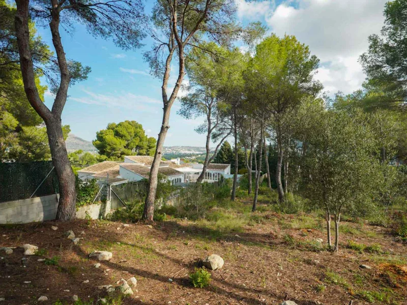Baugrundstück in La Lluca, Jávea mit Bergblick zu verkaufen
