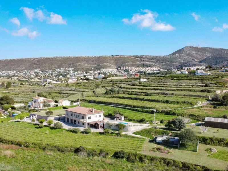 Villa in Benitachell mit eigenem Weinberg und Panoramablick