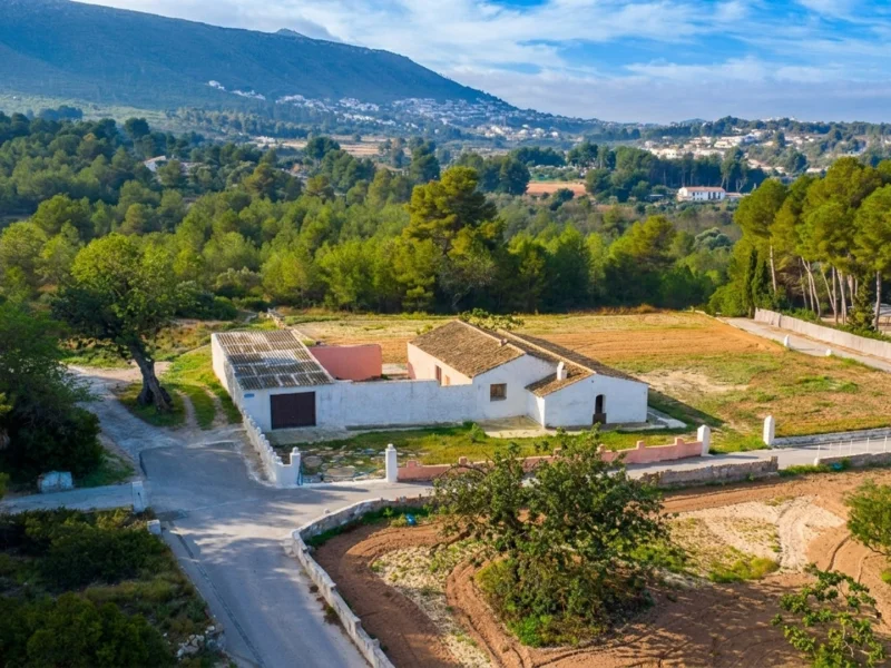 Traditionelle Finca auf großem Grundstück in Jávea zu verkaufen