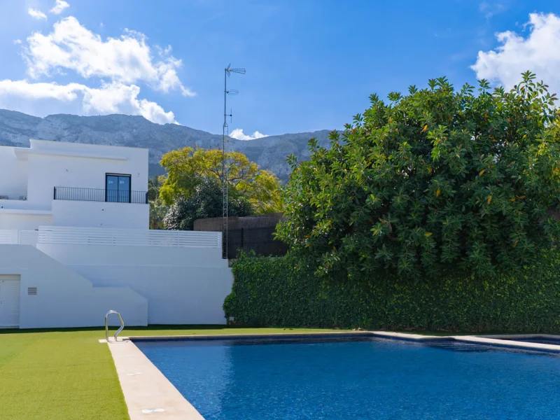 Moderne Villa in Tossal Gross, Dénia mit Montgó-Blick