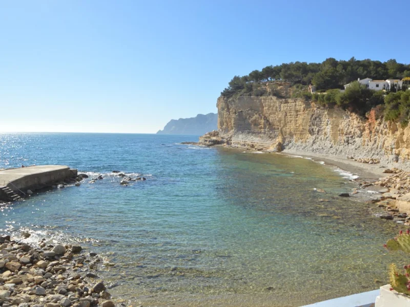 Flaches Doppelgrundstück in Benissa, Cala Advocat in Meeresnähe
