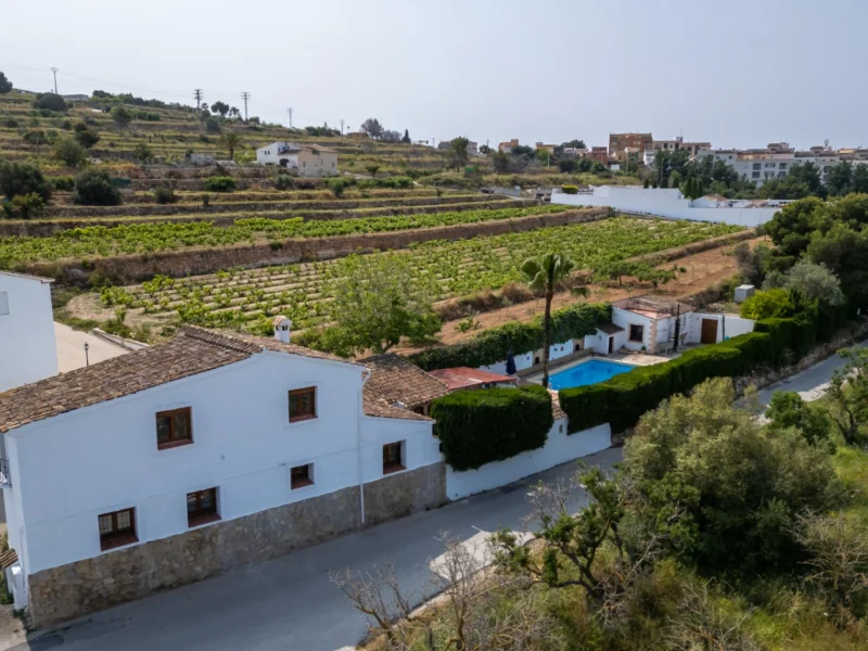 Finca-Idylle in Teulada: 4 Schlafzimmer, Großer Garten