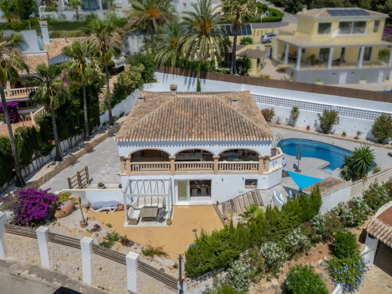 Villa in Jávea mit privatem Pool und Bergblick