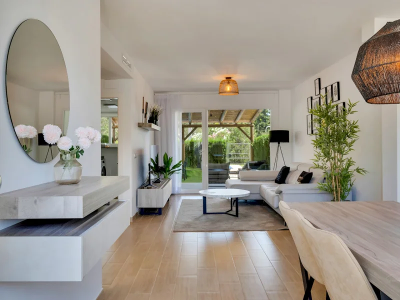 Modernes Reihenhaus mit vier Schlafzimmern und privatem Garten in Jávea