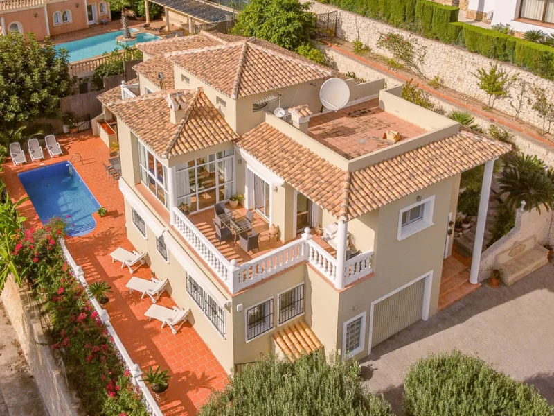 Villa in Jávea mit privatem Pool und Bergblick