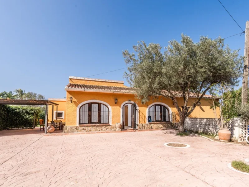 Villa in Jávea Arenal mit großem Grundstück und Landschaftsblick