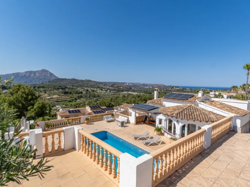 Villa mit Panoramablick auf den Montgó und das Meer in Jávea