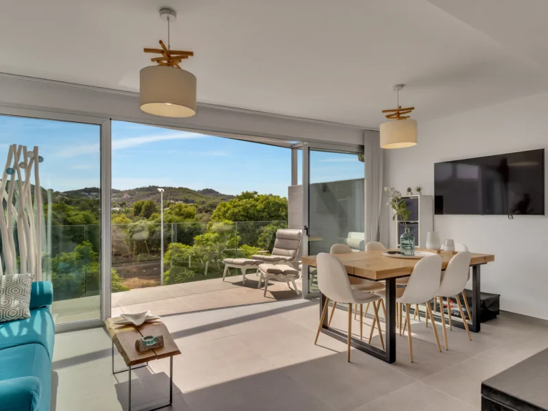 Modernes Triplex-Apartment in Jávea Arenal mit Dachterrasse