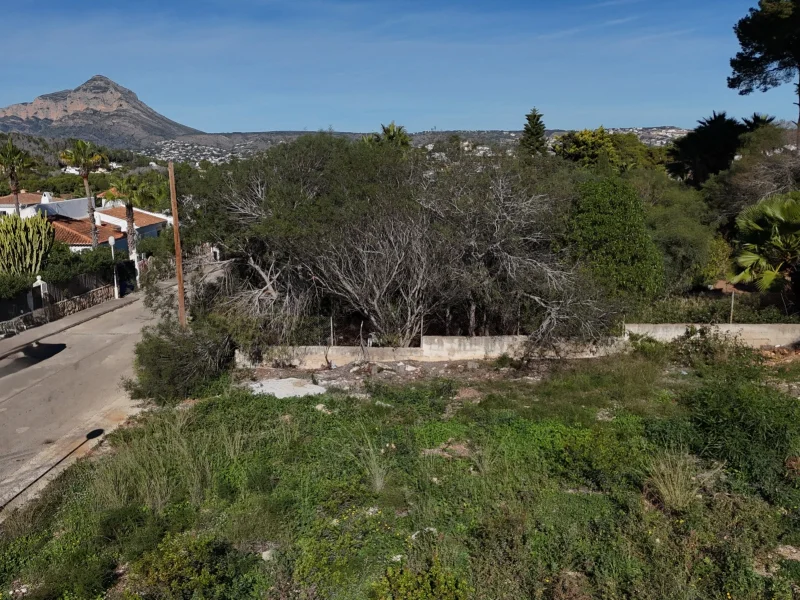 Baugrundstück mit genehmigter Lizenz in Pinosol, Jávea