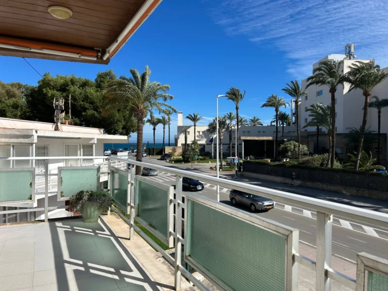 Apartment in erster Meereslinie mit Meerblick in Jávea