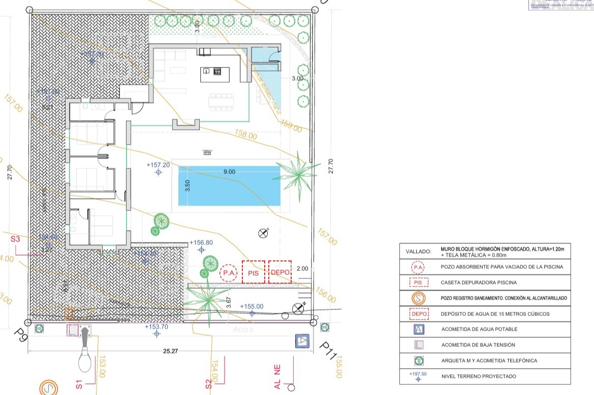 Detaillierter technischer Lageplan der Villa mit L-förmigem Grundriss, 9x3,5m großem Pool, Aufteilung der drei Schlafzimmer und Grundstücksinfrastruktur.