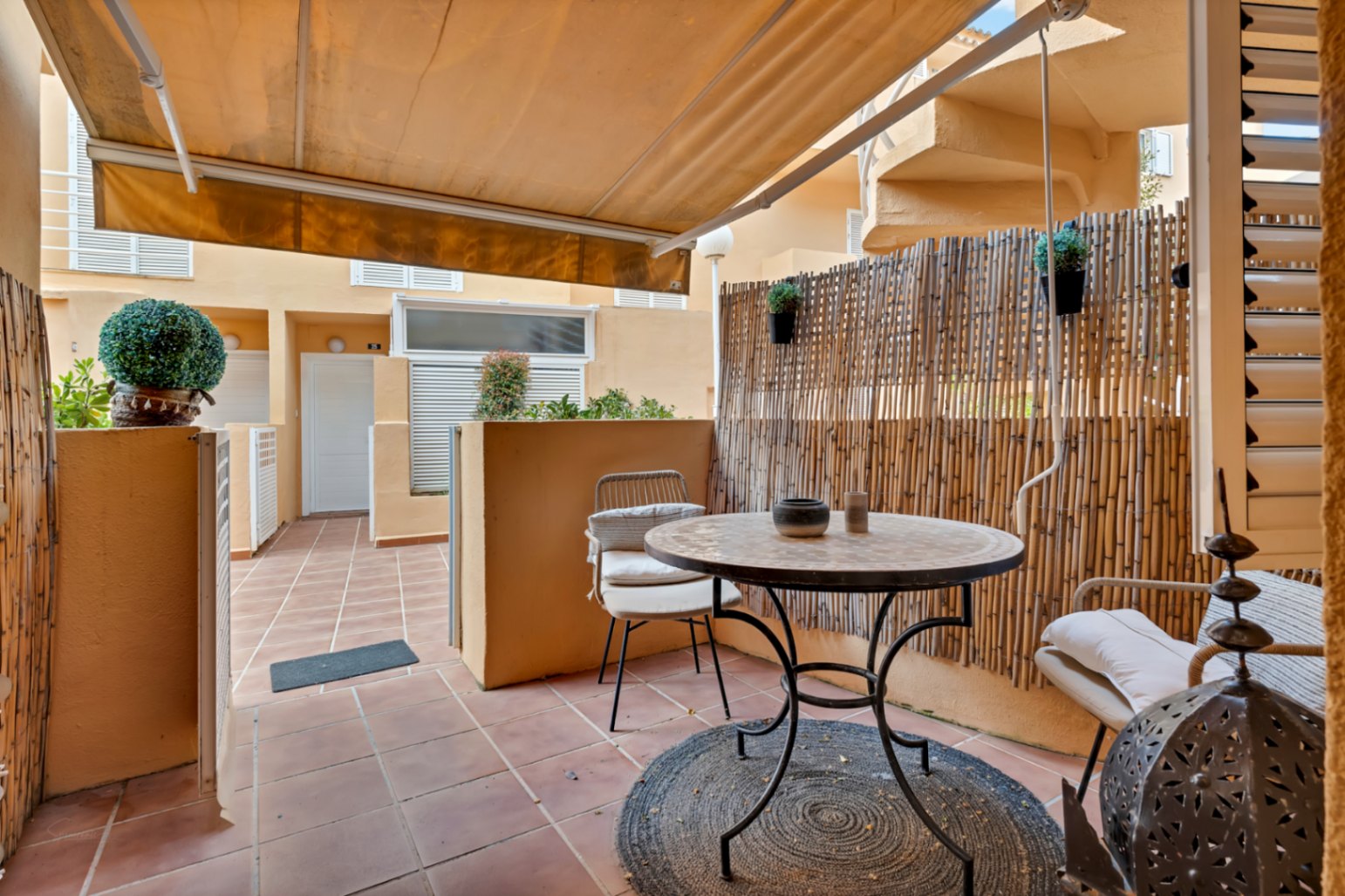 Erdgeschosswohnung in Dénia mit Pool und privater Terrasse