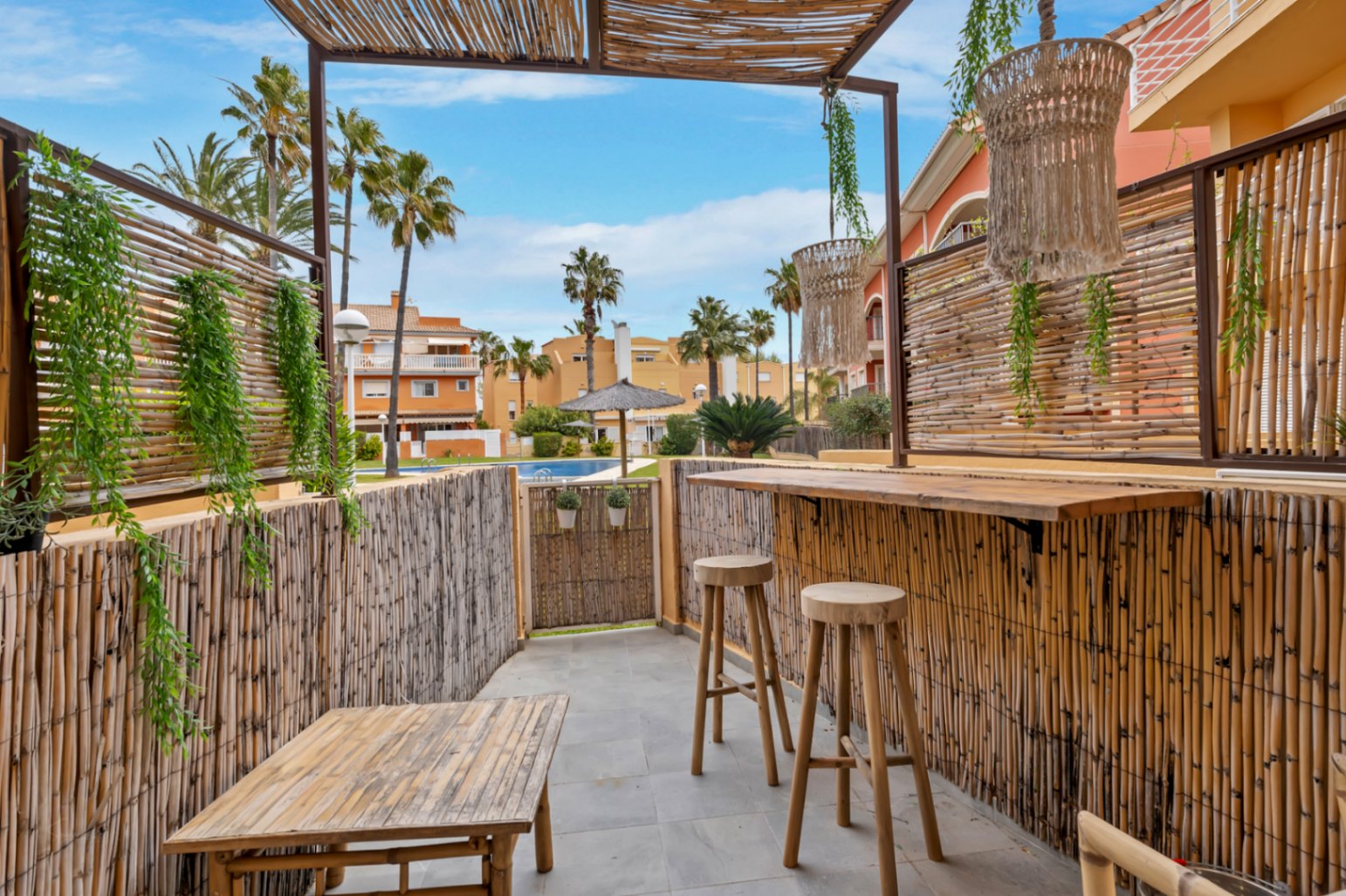 Erdgeschosswohnung in Dénia mit Pool und privater Terrasse