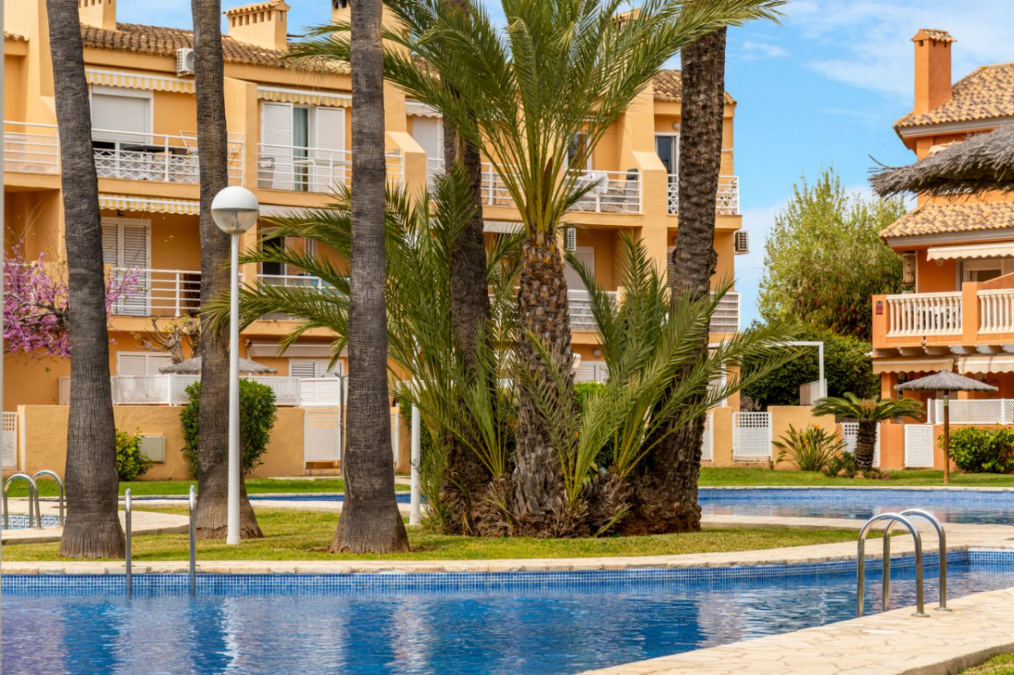 Erdgeschosswohnung in Dénia mit Pool und privater Terrasse