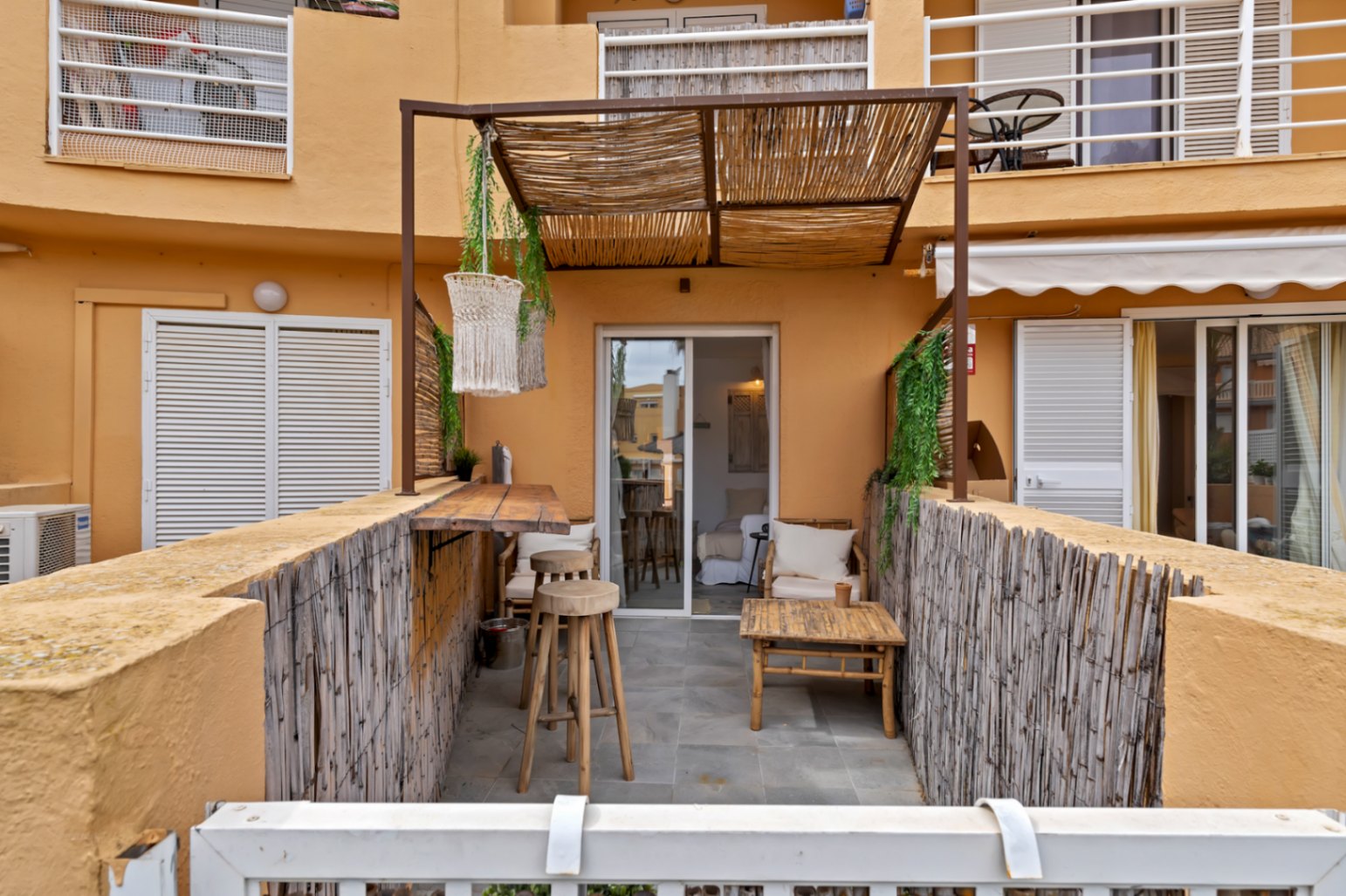 Erdgeschosswohnung in Dénia mit Pool und privater Terrasse