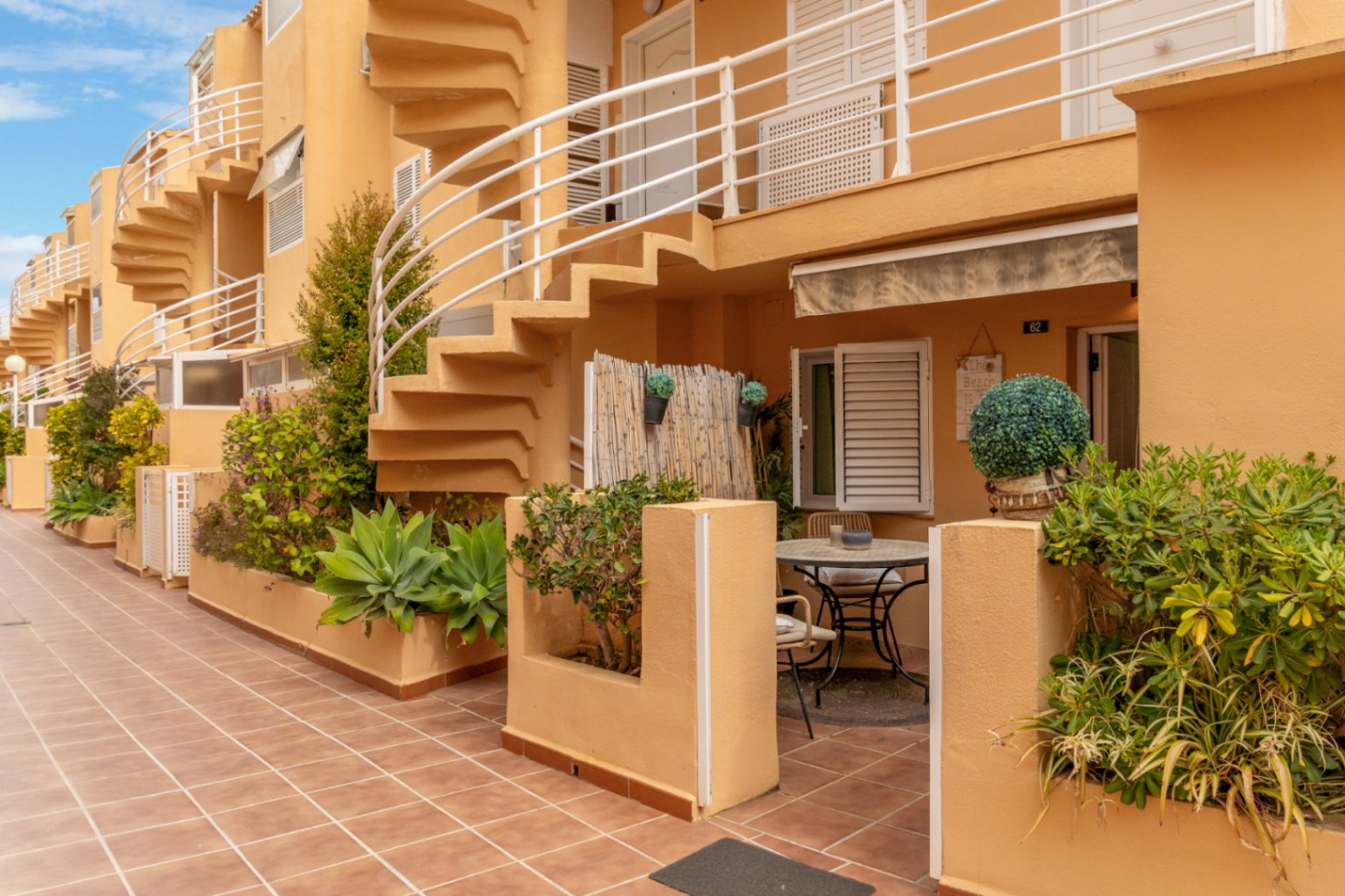 Erdgeschosswohnung in Dénia mit Pool und privater Terrasse