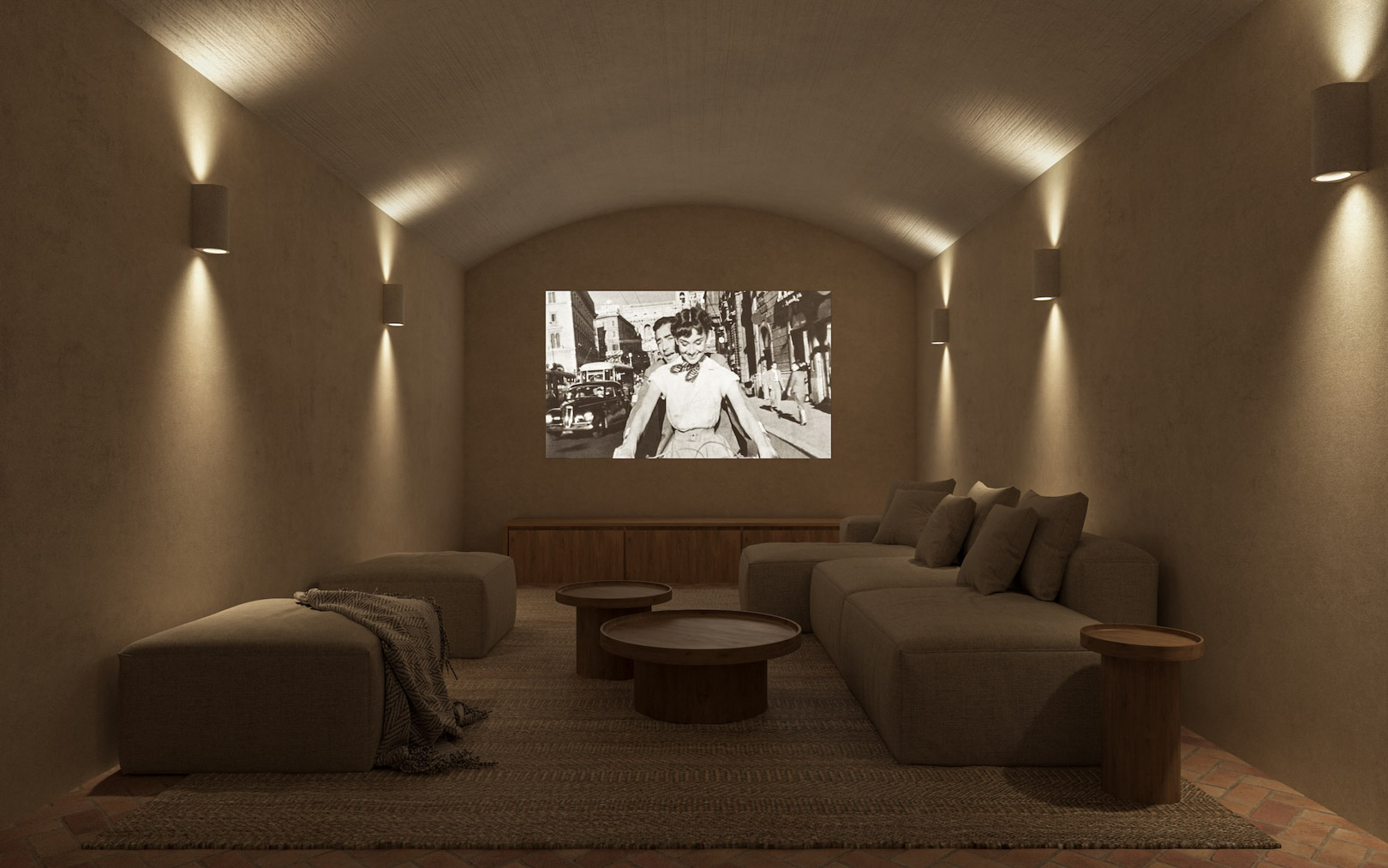 Privates Heimkino mit Gewölbedecke, strukturierten Putzwänden und warmen Wandleuchten. Ausgestattet mit modularen Sofas, Holztischen und traditionellem Terrakotta-Boden.