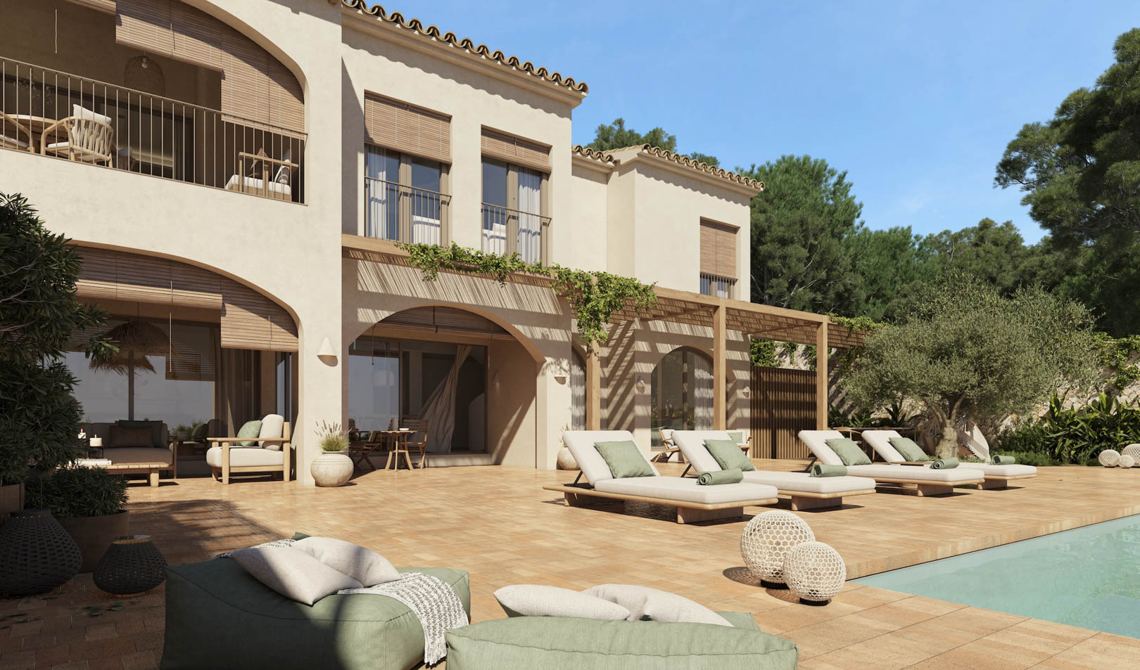 Villa-Exterieur mit Terrakotta-Terrasse, Pool und Holzpergolen. Die Fassade zeigt traditionelle Rundbögen, moderne Liegen und einen in die Landschaft integrierten Olivenbaum.