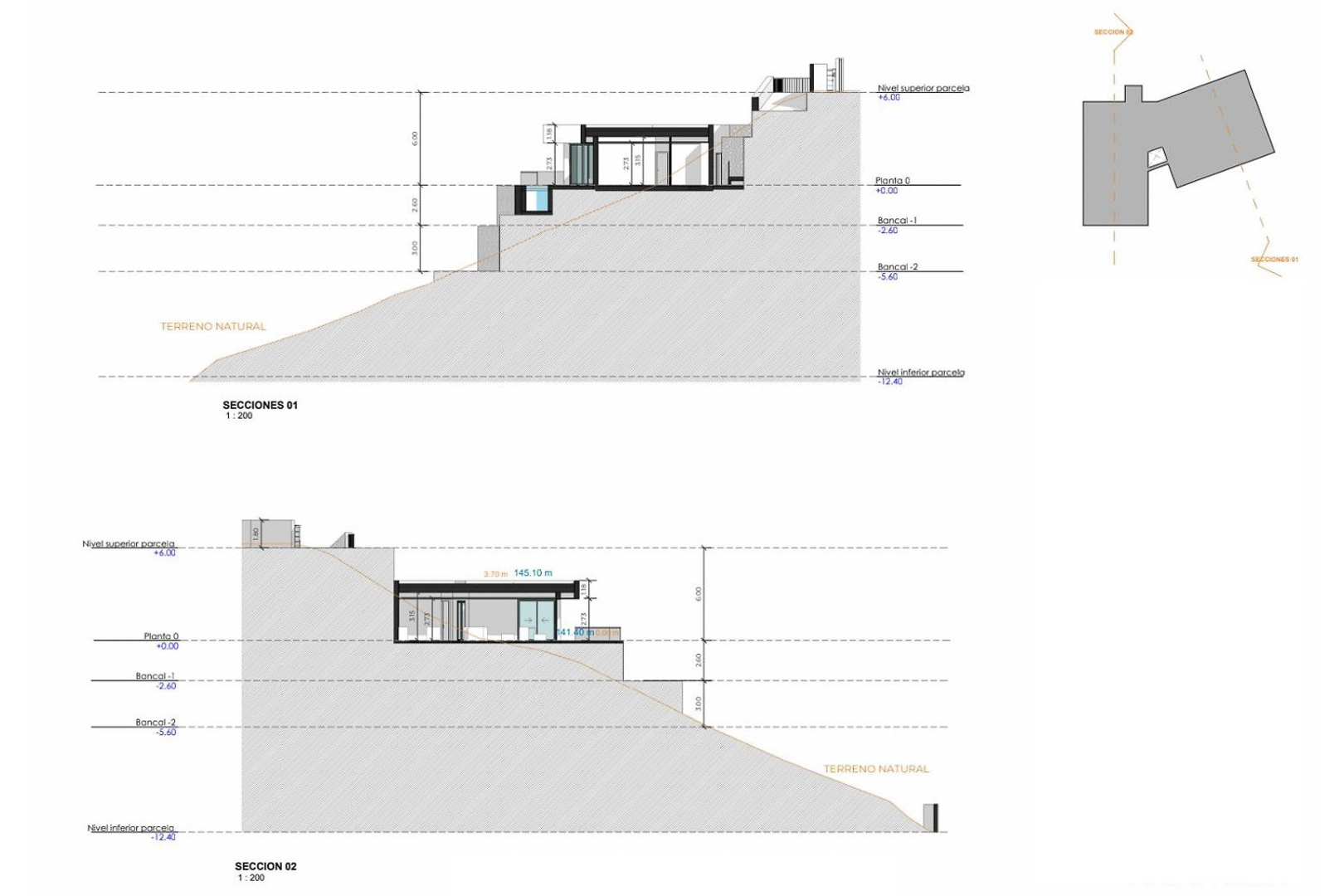 Architektonische Schnittzeichnungen zur Integration der Villa in den natürlichen Hang, mit Darstellung der verschiedenen Terrassenebenen und Höhenmaße.
